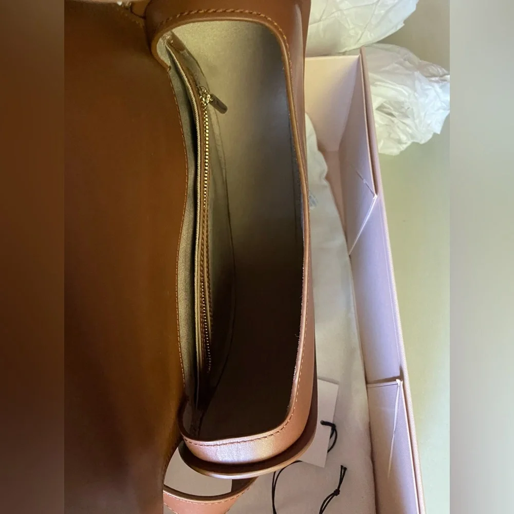 NWT Cuyana Modern Saddle Bag in Chesnut Smooth Leather and Giftbox